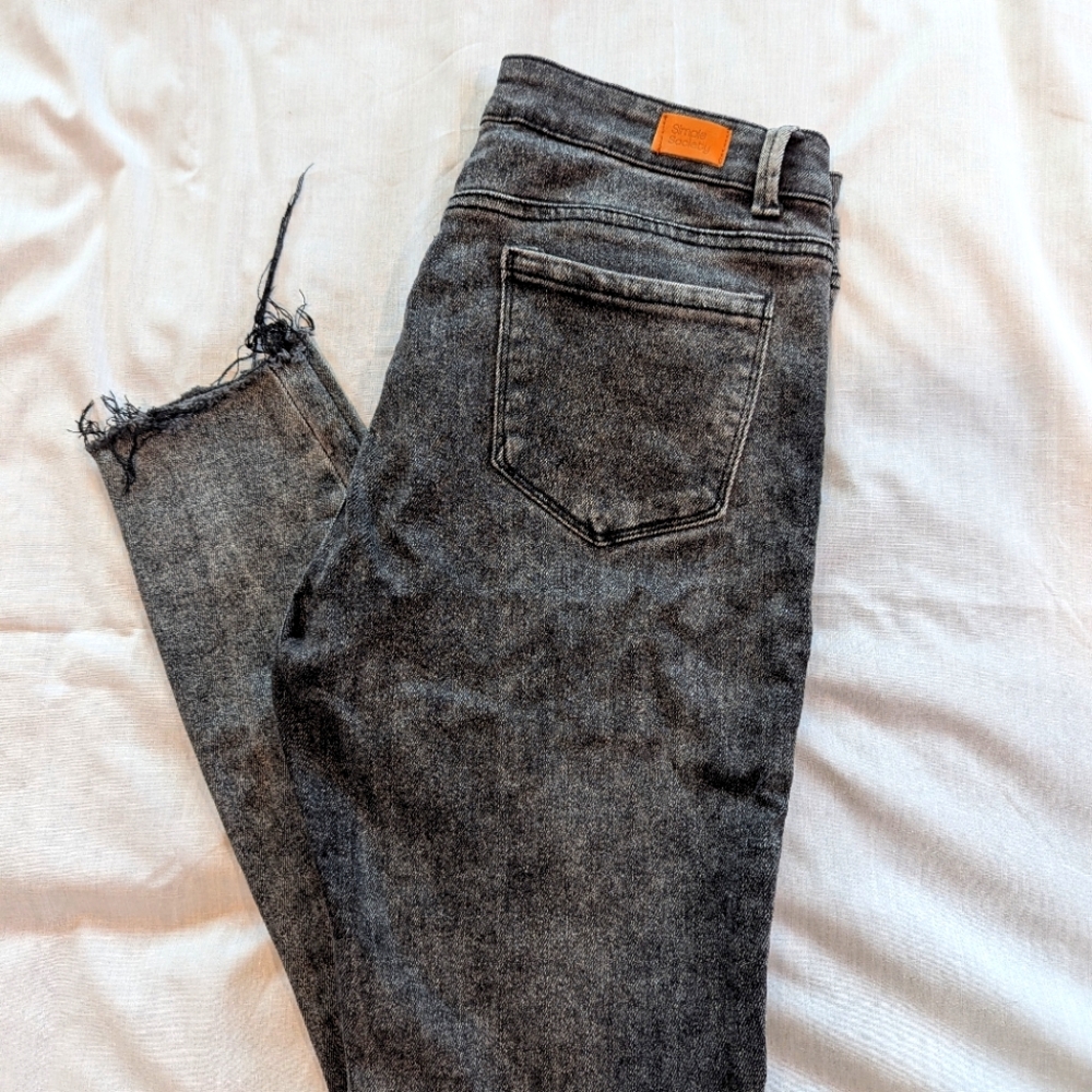 Black Ankle Cut Leg Jeans